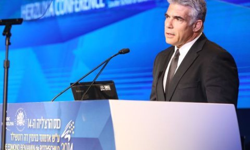 לפיד. הכסף בין איתמר ליצהר [צילום: ארז חרוד/עושים צילום]