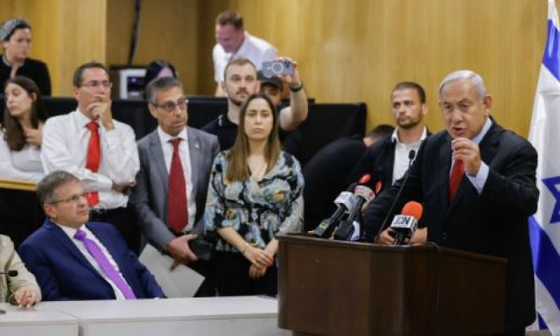 נתניהו בישיבת הסיעה [צילום: אוליביה פיטוסי/פלאש 90]