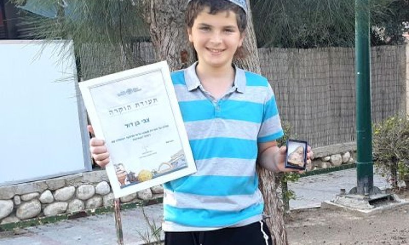 צבי בן דוד עם הצלמית [צילום: אורן שמואלי]