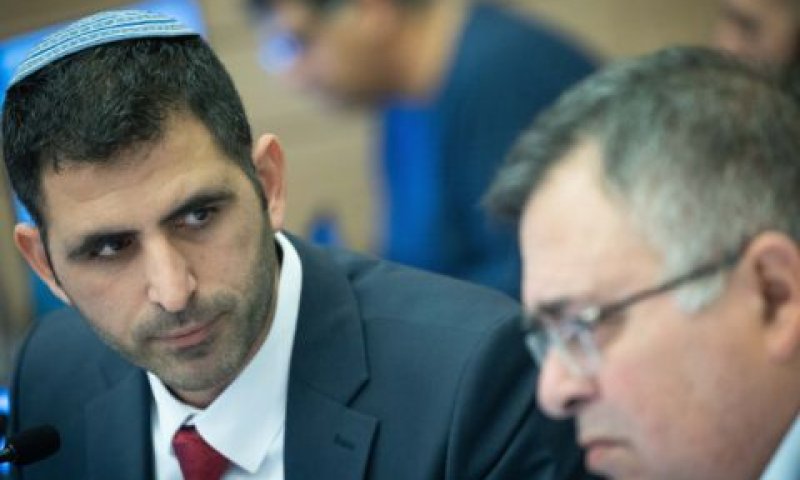 ביטן וקרעי. השר משמש כחותמת גומי? [צילום: יונתן זינדל/פלאש 90]