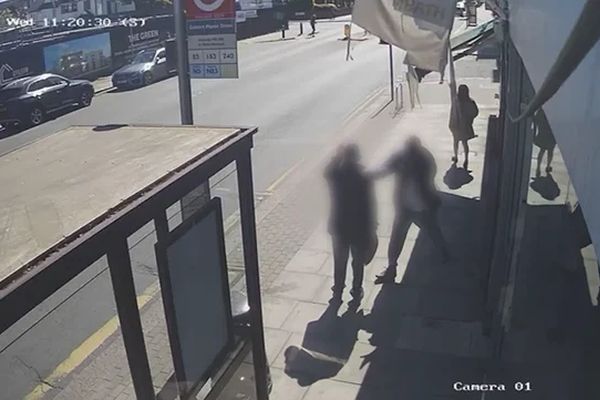 פיגוע דקירה נגד יהודי בלונדון [צילום: מצלמת אבטחה]