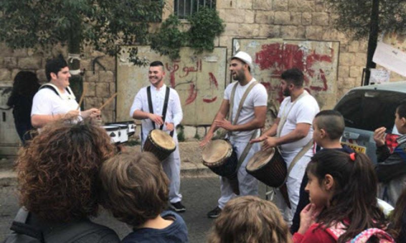 צליינים רבים בעיר [צילום: פאי-סאל בע"מ - פיתוח וייעוץ ארגוני]