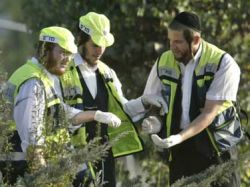 אנשי זק"א עושים את עבודתם