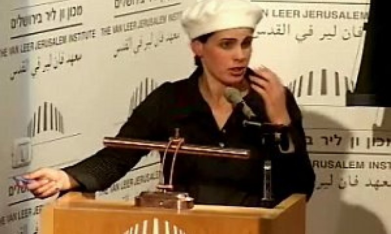 ב"ק, לפיד ולוקאץ'. דיווחים בפיג'מה