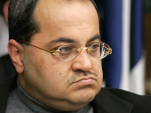 "גם מי שמשתייך לעם האויב נחשב לאויב כי הוא מסייע לרוצחים". ח"כ אחמד טיבי. על הכוונת? [צילום: פלאש 90]