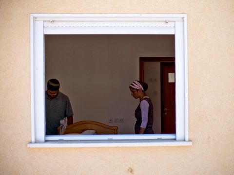 15 משפחות עברו היום לקראווילות [צילום: פלאש 90]
