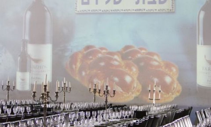 הכנות לסעודה [צילום: י. בלינקו]