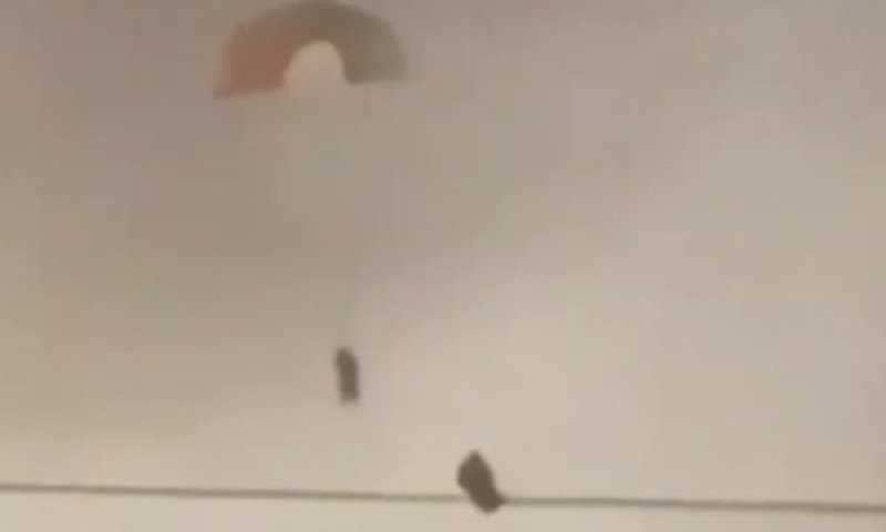טייסים אמריקנים נוחתים בשטח כווית [צילום: רשתות חברתיות לפי סעיף 27א' לחוק זכויות יוצרים]