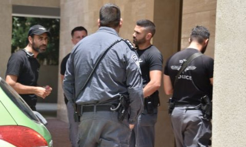 חיפושי המשטרה אחר המחבל [צילום: דוברות משטרת ישראל]