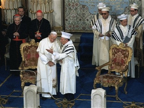 בבית הכנסת הגדול ברומא [AP]