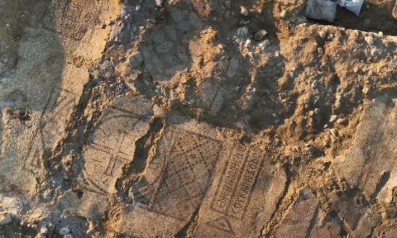 פסיפס הכנסיה מהתקופה הביזנטית [צילום: אמיל אלג'ם רשות העתיקות]