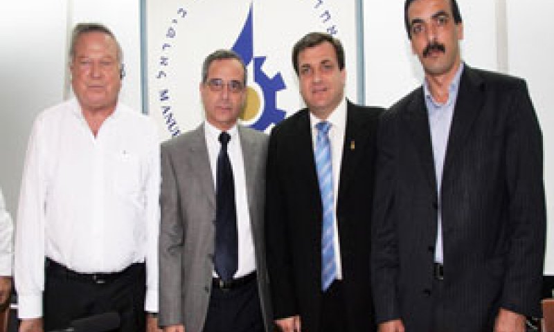 מימין: סעיד חטיב ובאסם חורי מהתאחדות התעשיינים הפלשתינאים, שרגא ברוש והתעשיין דב לאוטמן [צילום: ישראל סאן]