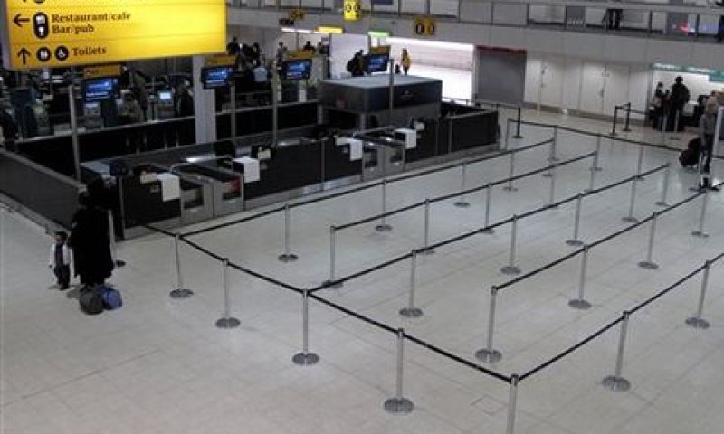 שדה התעופה בלונדון סגור מזה חמישה ימים [צילום: AP]