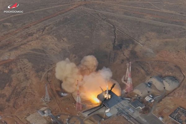 משגר הטילים סויוז-2.1 עם חללית סויוז MS-28 [צילום: תאגיד החלל רוסקוסמוס/AP]