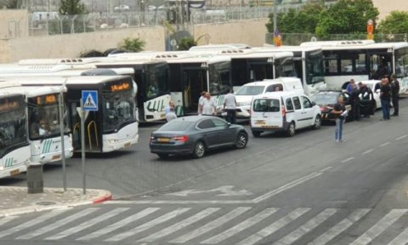 אוטובוסי החברה המזרח ירושלמית בחניון [צילום: דוברות המשטרה]