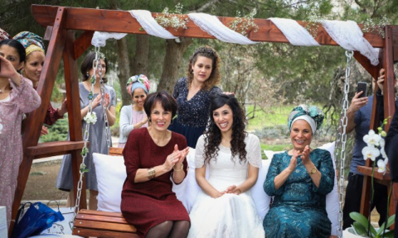 חתונה בגן ציבורי באפרת [צילום: גרשון אלינסון/פלאש 90]