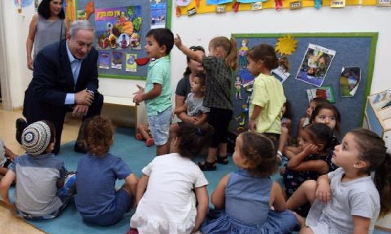 נתניהו בביקור בגן ילדים בשדרות [צילום: חיים צח, לע"מ]