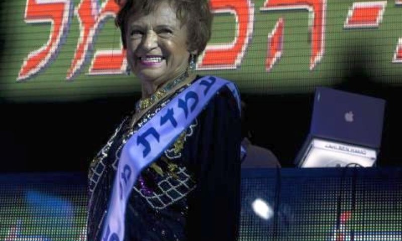 מניה הרמן, ניצולת שואה, הייתה ממשתתפות התחרות [צילום: AP]