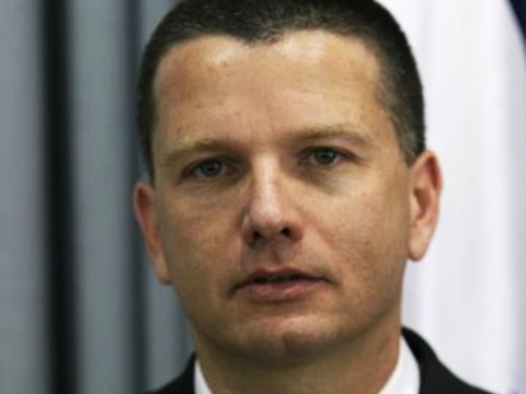 באומגרט. הסתפק במעצר בית