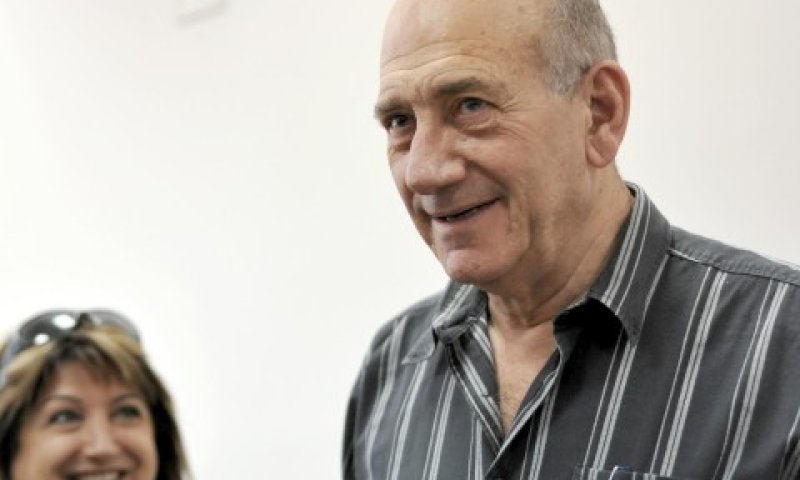 אולמרט וזקן. לא למסור פרטים [צילום: פלאש 90]