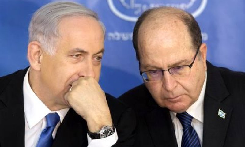 יעלון ונתניהו. אין התייחסות [צילום: סבסטיאן שיינר/AP]