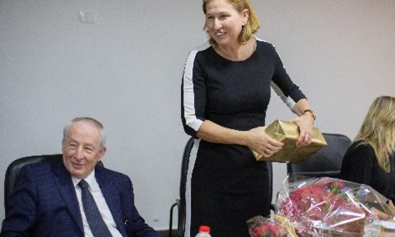 לבני ווינשטיין. חיבה יתרה [צילום: פלאש 90]