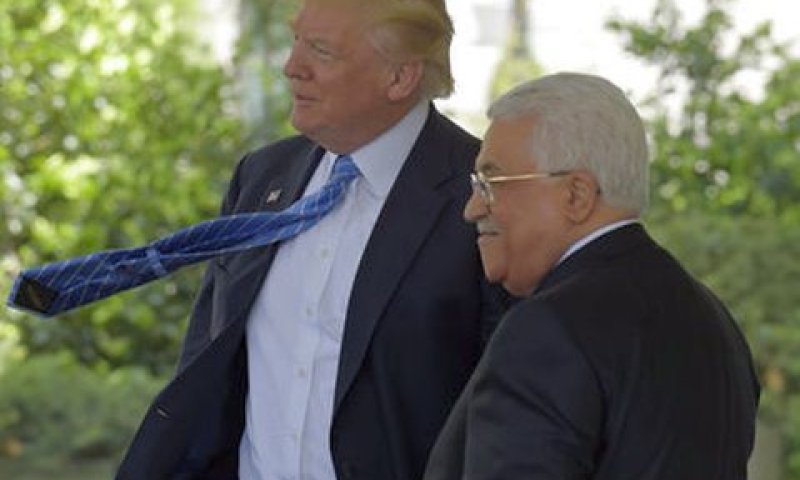 מידידים לאויבים. אבו מאזן ודונלד טראמפ [צילום: סוזן וולש/AP]