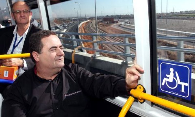 שר התחבורה ישראל כ"ץ בנתיב המהיר. במשרד התחבורה הלכו צעד אחד יותר מדי [צילום: ששון תירם]