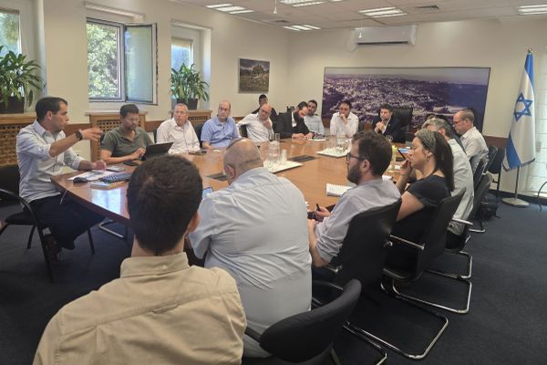 שרי האוצר והפנים בדיון המשותף [צילום: דוברות משרדי האוצר והפנים]