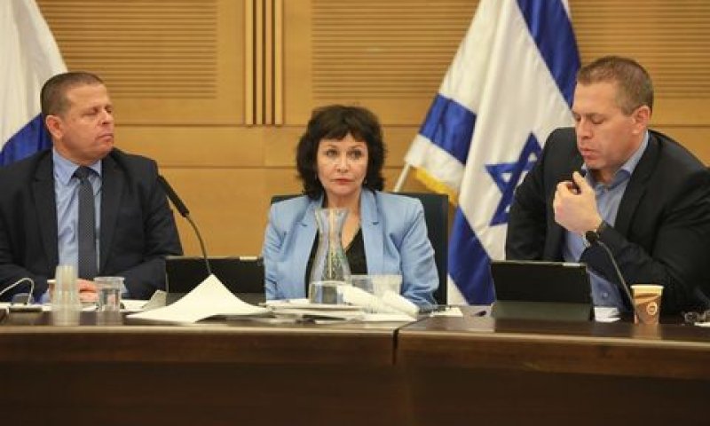 ארדן וכבל בישיבת הוועדה [צילום: יצחק הררי]