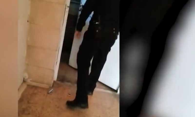 רגע הפריצה למקלט בלוד [צילום: משטרת ישראל]