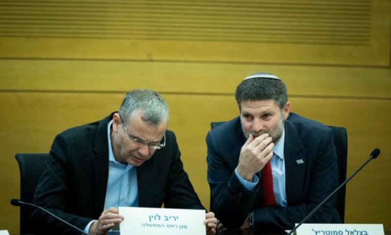 סמוטריץ' ולוין. מייצבים את המערכת [צילום: יונתן זינדל/פלאש 90]