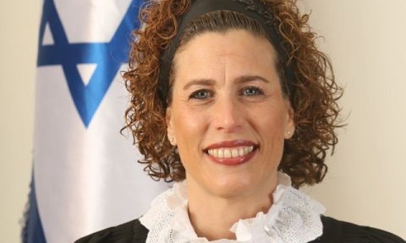 אייכנשטיין-שמלה. "קשה להלום"