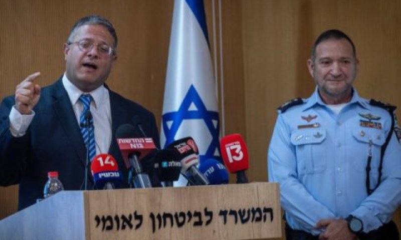 השילוט על הפודיום כבר הוחלף. בטופס התשובה - עדיין לא [צילום: יונתן זינדל/פלאש 90]