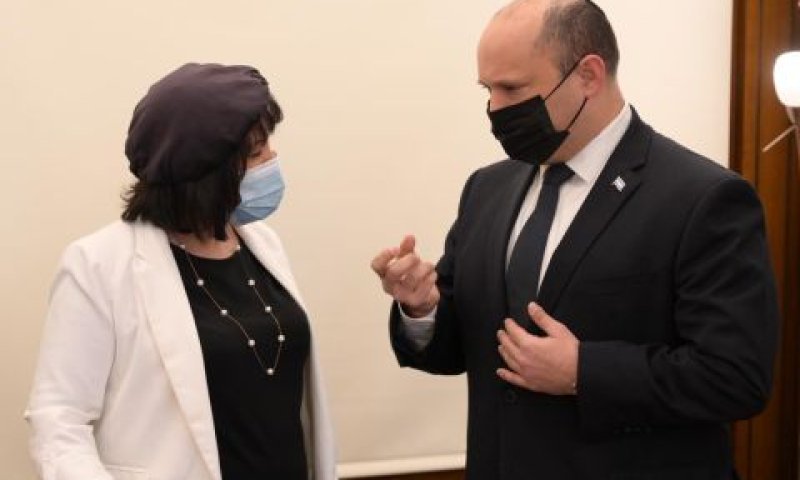 בנט עם עליזה בלוך [צילום: עמוס בן גרשום /לע"מ]