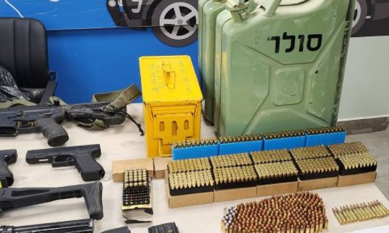 חלק מהציוד שנתפס אצל רועי [צילום: משטרת ישראל]