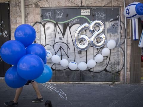 אין אוטובוס? לכו ברגל [צילום: הדס פרוש/פלאש 90]