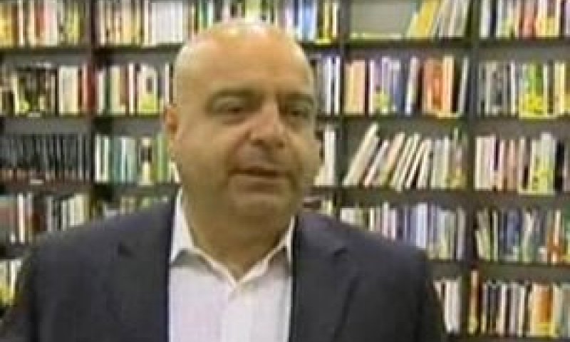 שומר. פועלים לקבלת היתרים [צילום: מן הטלוויזיה]