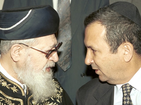 עם ראש הממשלה בזמנו - אהוד ברק [צילום: פלאש 90]