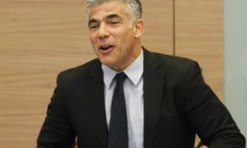 לפיד. להיטיב עם האדם העובד [צילום: פלאש 90]