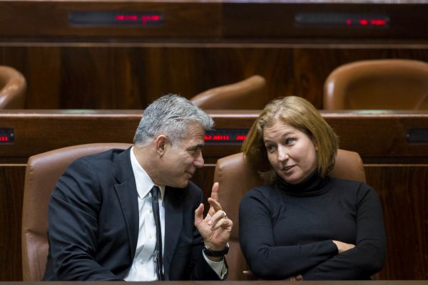 לבני ולפיד בעת פיזור הכנסת, דצמבר 2014 [צילום: יונתן זינדל, פלאש 90]