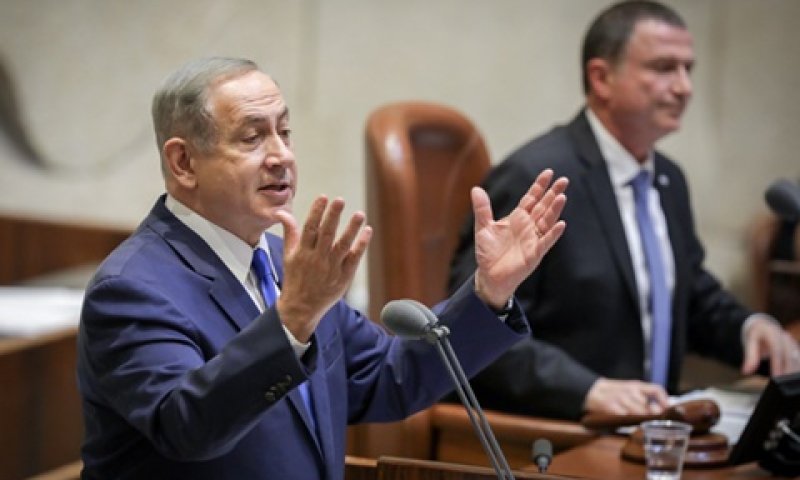 נתניהו במליאה. "שלוליות של חמאה" [צילום: יונתן זינדל]