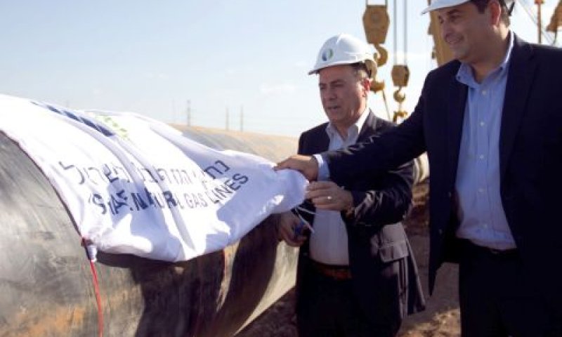 מנכ"ל נתג"ז, שמואל תורג'מן, עם שר התשתיות והאנרגיה סילבן שלום