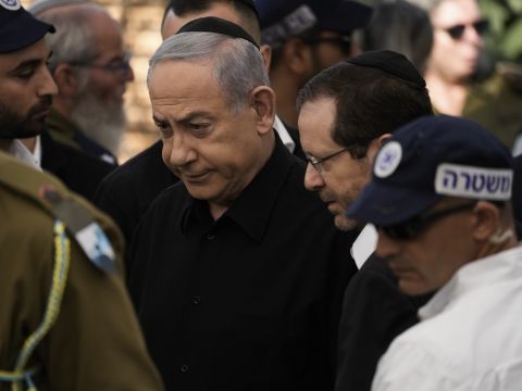 יצחק הרצוג ובנימין נתניהו [צילום: ליאו קוריאה/AP]