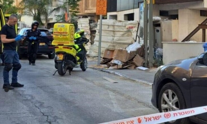 זירת הרצח בחולון [צילום: תיעוד מבצעי מד"א]