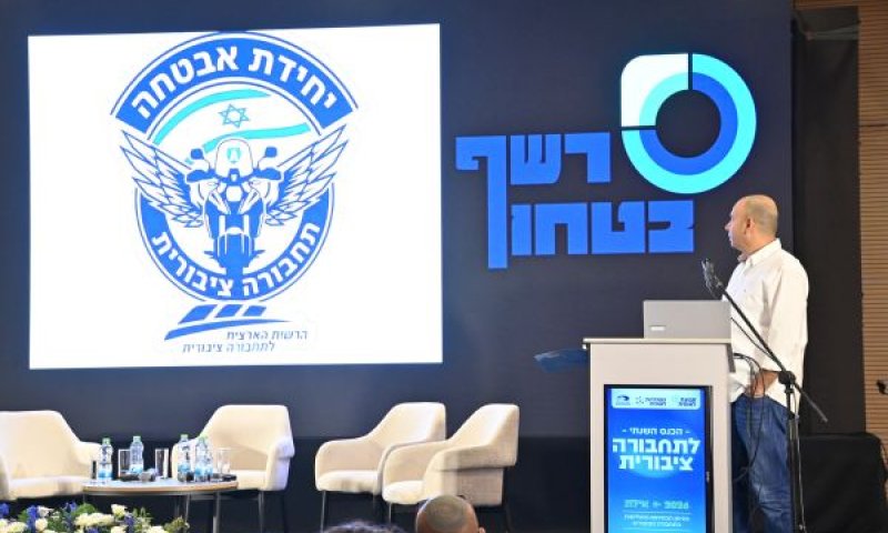 לביא. לחצן מצוקה או "רציתי לבדוק"? [צילום: יניב כהן]