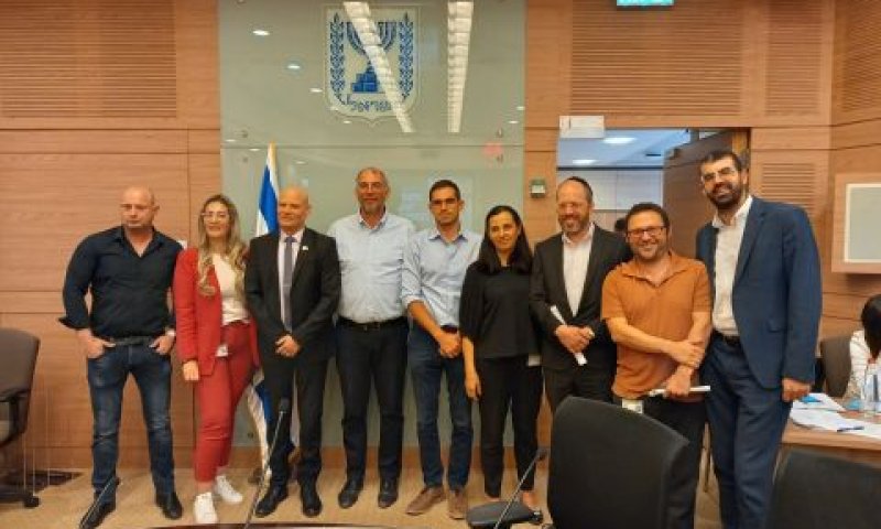 יו"ר ועדת הכנסת, מנכ"ל הכנסת, נציג ההסתדרות והיועצים שהופיעו בדיון [צילום: דוברות הכנסת]
