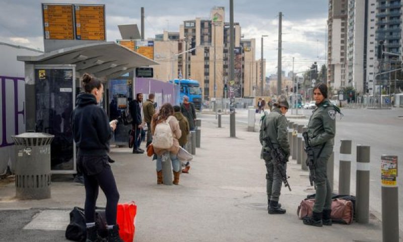שילמו מראש ונשארו בבית [צילום: רחל אלרואי/פלאש 90]
