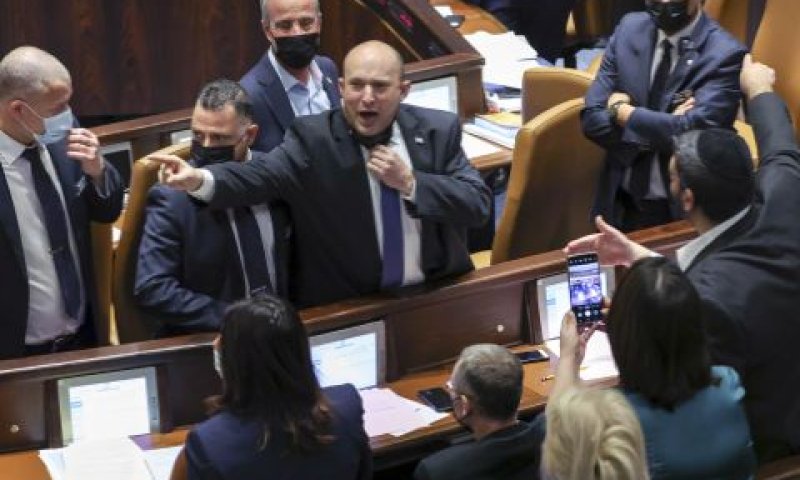 בנט מתעמת עם האופוזיציה במליאה [צילום: יונתן זינדל/פלאש 90]