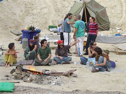 שירה בציבור ומסע לפידים [צילום: הילה שני]
